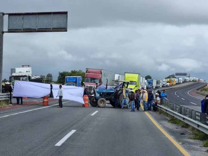 agricultores-mantiene-12-bloqueos-en-al-menos-cinco-entidades-del-pais_56f04699-ce8f-4264-bde8-7b7d966dfb19_medialjnimgndimage=fullsize