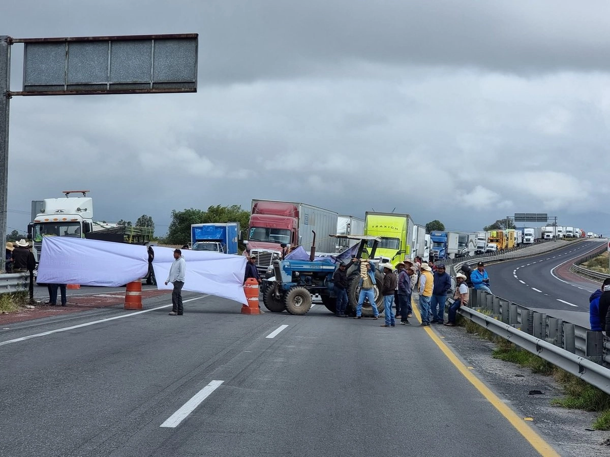 agricultores-mantiene-12-bloqueos-en-al-menos-cinco-entidades-del-pais_56f04699-ce8f-4264-bde8-7b7d966dfb19_medialjnimgndimage=fullsize